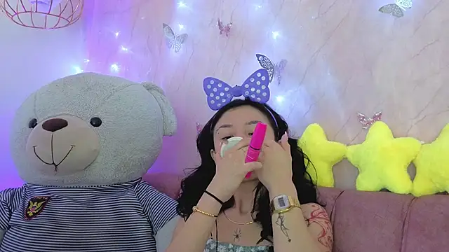 april bennett online show from 12/17/25, 12:44