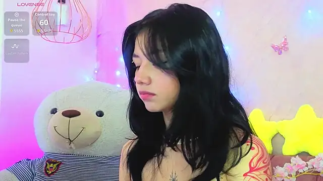 Snapshot of april_bennett chatting on 04/27/26, 01:09 april bennett online show from 04/27/26, 01:09