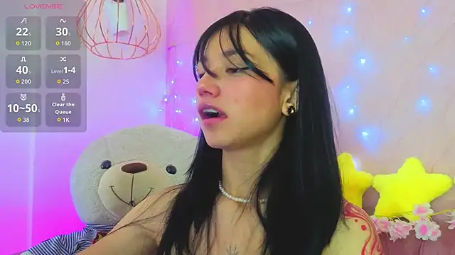 Snapshot of april_bennett chatting on 05/07/26, 12:43 april bennett online show from 05/07/26, 12:43