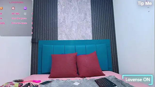 Caroline daring online show from 02/26/26, 01:21