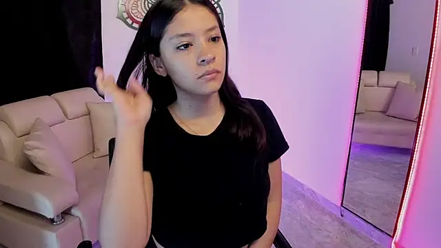 Snapshot of Candy_fox_19 chatting on 02/28/26, 01:23 Candy fox 19 online show from 02/28/26, 01:23