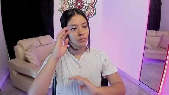 Snapshot of Candy_fox_19 chatting on 03/11/26, 04:13 Candy fox 19 online show from 03/11/26, 04:13