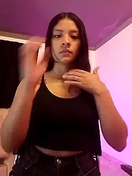 Snapshot of Candy_fox_19 chatting on 03/12/26, 04:02 Candy fox 19 online show from 03/12/26, 04:02