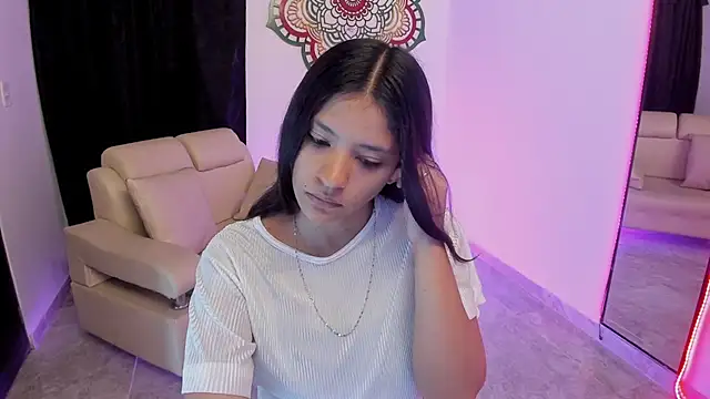 Snapshot of Candy_fox_19 chatting on 03/23/26, 02:21 Candy fox 19 online show from 03/23/26, 02:21