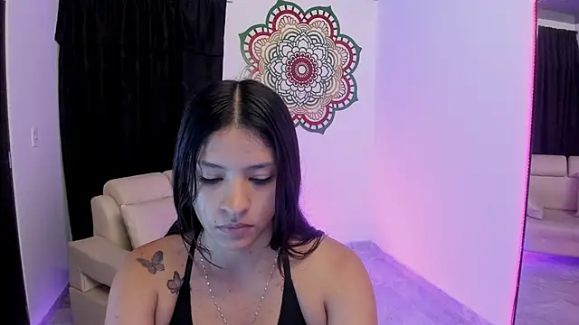 Snapshot of Candy_fox_19 chatting on 03/25/26, 01:28 Candy fox 19 online show from 03/25/26, 01:28