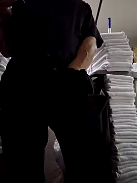 Snapshot of maxelbueno chatting on 09/20/25, 02:40 maxelbueno online show from 09/20/25, 02:40