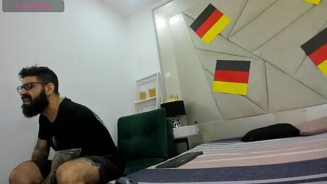 Snapshot of Harald_Smed chatting on 09/29/25, 01:27 Harald Smed online show from 09/29/25, 01:27