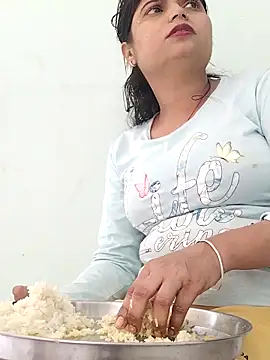 Snapshot of Hot-Pooja25 chatting on 03/23/26, 05:55 Hot-Pooja25 online show from 03/23/26, 05:55