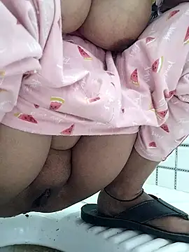 Snapshot of Hot-Pooja25 chatting on 04/12/26, 05:34 Hot-Pooja25 online show from 04/12/26, 05:34