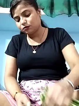 Snapshot of Hot-Pooja25 chatting on 04/25/26, 01:41 Hot-Pooja25 online show from 04/25/26, 01:41