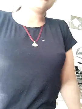 Hot-Pooja25 online show from 04/29/26, 03:43