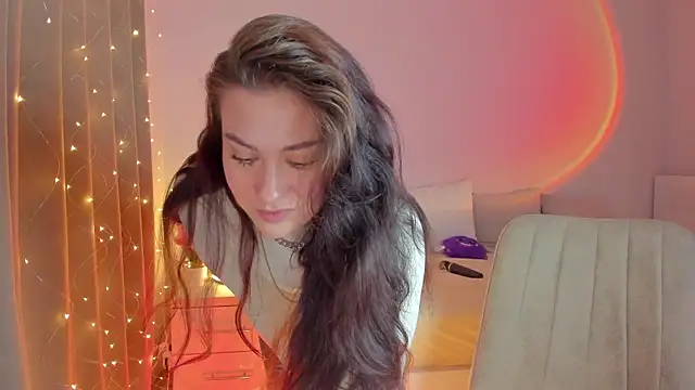 MiaKhallirae online show from 12/15/25, 02:10