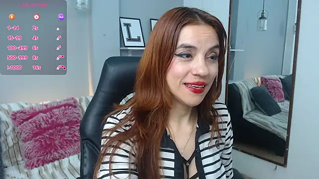 Snapshot of KendallWood_ chatting on 05/24/26, 04:28 KendallWood online show from 05/24/26, 04:28