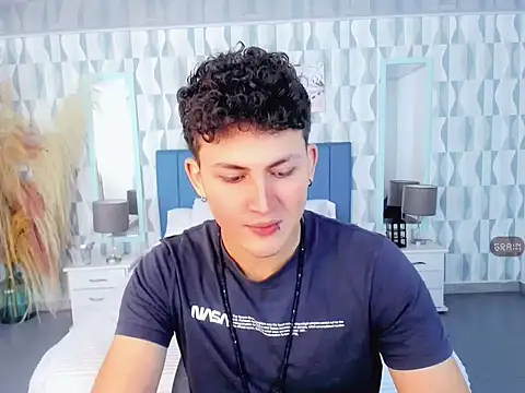 Axel savage online show from 10/27/25, 02:48