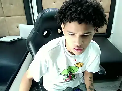 Snapshot of BrindyMichell chatting on 10/16/25, 07:26 BrindyMichell online show from 10/16/25, 07:26