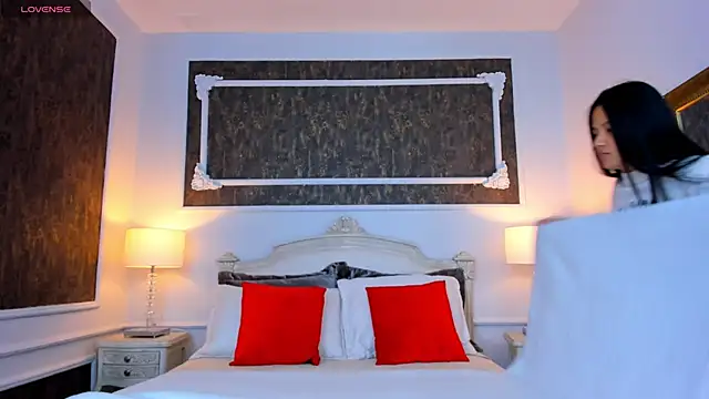 SharonBonet online show from 10/28/25, 11:14