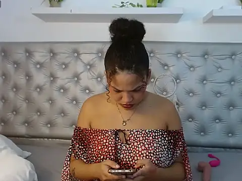 lulu lovee online show from 10/24/25, 03:36