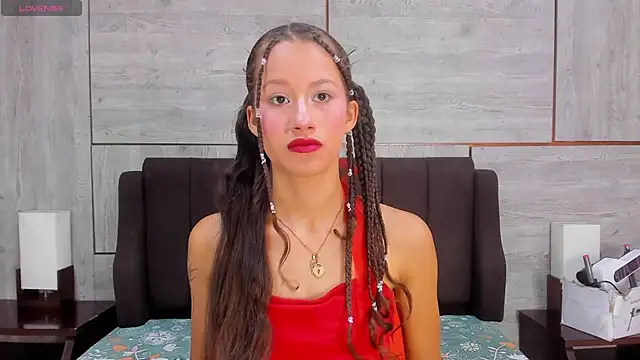 Snapshot of EmmaPetty chatting on 10/09/25, 09:57 EmmaPetty online show from 10/09/25, 09:57