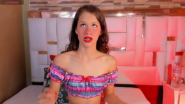 Snapshot of EmmaPetty chatting on 03/03/26, 09:21 EmmaPetty online show from 03/03/26, 09:21