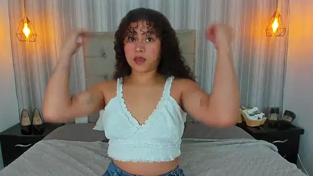 Snapshot of Sofiapassionne chatting on 05/03/26, 01:50 Sofiapassionne online show from 05/03/26, 01:50