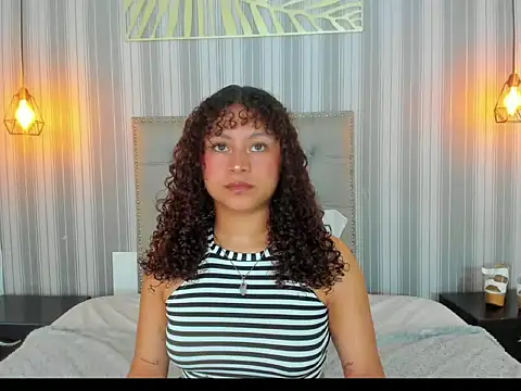 Snapshot of Sofiapassionne chatting on 06/04/26, 01:50 Sofiapassionne online show from 06/04/26, 01:50