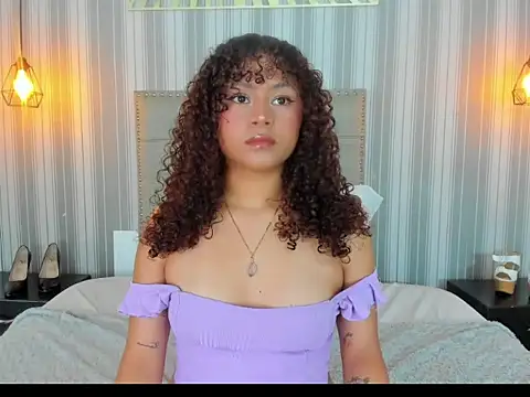 Snapshot of Sofiapassionne chatting on 06/10/26, 01:54 Sofiapassionne online show from 06/10/26, 01:54