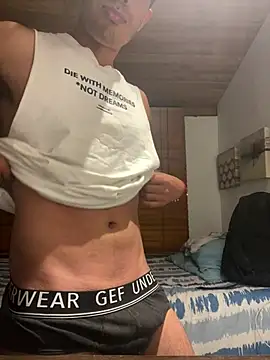 Snapshot of camiloyks chatting on 02/10/26, 03:21 camiloyks online show from 02/10/26, 03:21