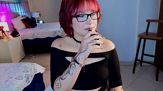 Snapshot of RobinBennett chatting on 04/06/26, 01:34 RobinBennett online show from 04/06/26, 01:34