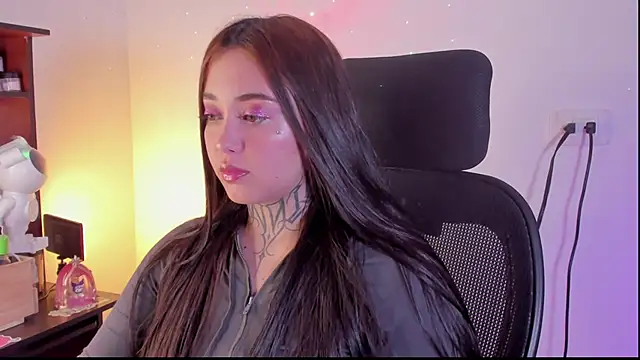 Snapshot of SofiaBermudez chatting on 10/18/25, 01:30 SofiaBermudez online show from 10/18/25, 01:30