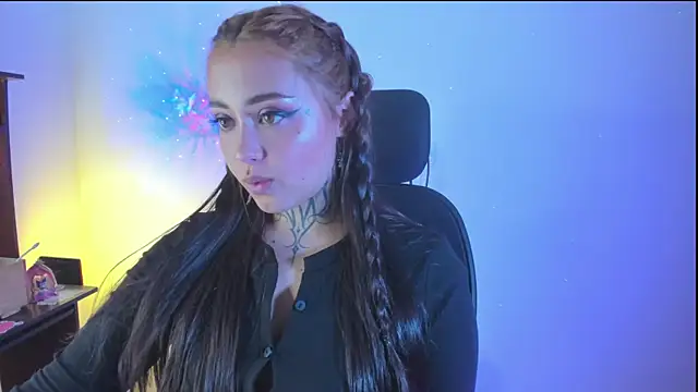 Snapshot of SofiaBermudez chatting on 11/06/25, 01:06 SofiaBermudez online show from 11/06/25, 01:06