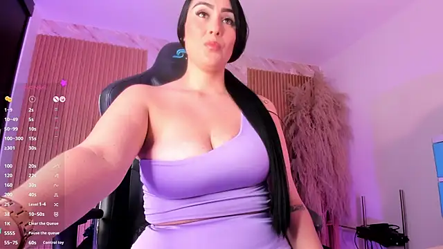 Snapshot of ashly_moonn chatting on 10/04/25, 02:15 ashly moonn online show from 10/04/25, 02:15