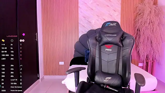 Snapshot of ashly_moonn chatting on 10/06/25, 03:09 ashly moonn online show from 10/06/25, 03:09