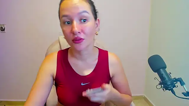 Snapshot of butterflyfree1 chatting on 10/04/25, 04:49 butterflyfree1 online show from 10/04/25, 04:49