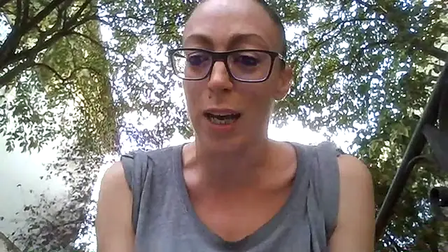 Snapshot of Astrid3 chatting on 10/31/25, 03:13 Astrid3 online show from 10/31/25, 03:13