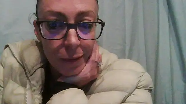 Snapshot of Astrid3 chatting on 11/18/25, 10:14 Astrid3 online show from 11/18/25, 10:14