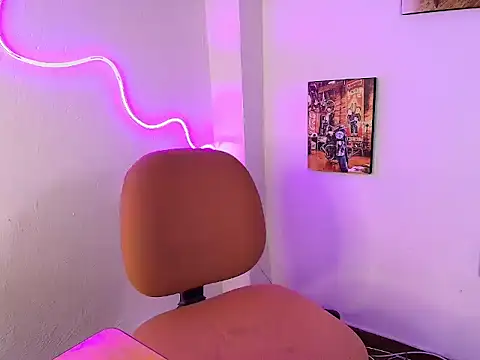 Snapshot of Adhelex chatting on 10/25/25, 08:00 Adhelex online show from 10/25/25, 08:00