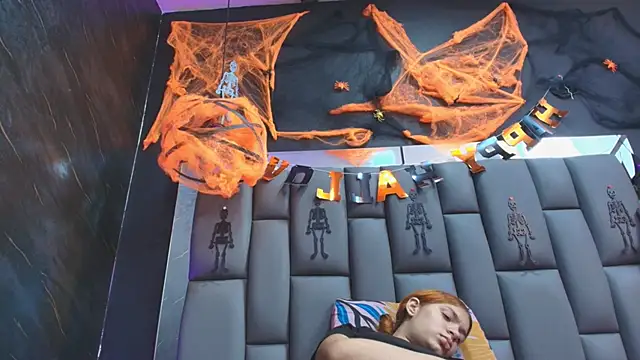 kissme luna online show from 10/30/25, 07:14