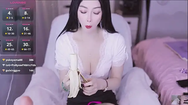 Snapshot of Oliviari- chatting on 04/05/26, 02:20 Oliviari- online show from 04/05/26, 02:20