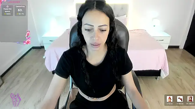 Snapshot of Mariam_Lopez__ chatting on 04/18/26, 03:32 Mariam Lopez online show from 04/18/26, 03:32