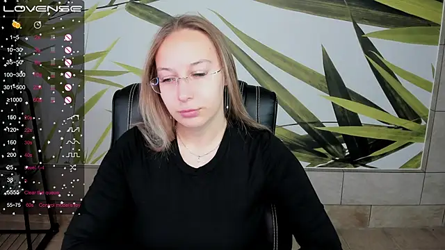 Snapshot of dina_sunshine chatting on 11/30/25, 12:36 dina sunshine online show from 11/30/25, 12:36