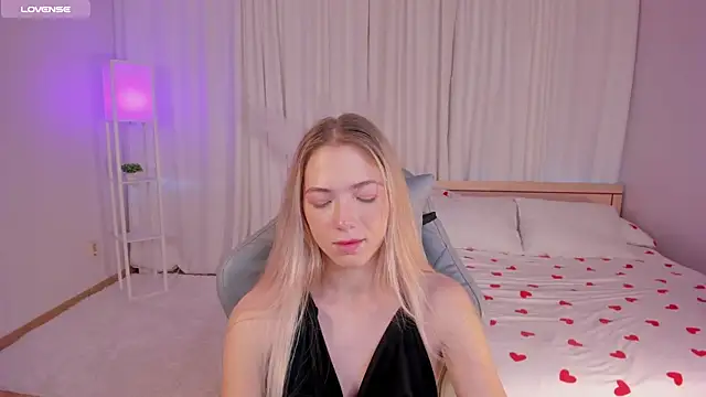 Susan Mimi online show from 10/15/25, 01:50