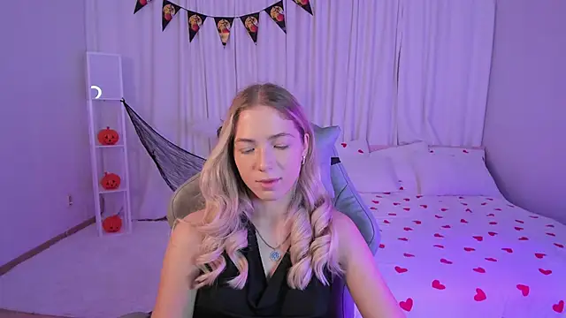 Susan Mimi online show from 10/28/25, 01:53