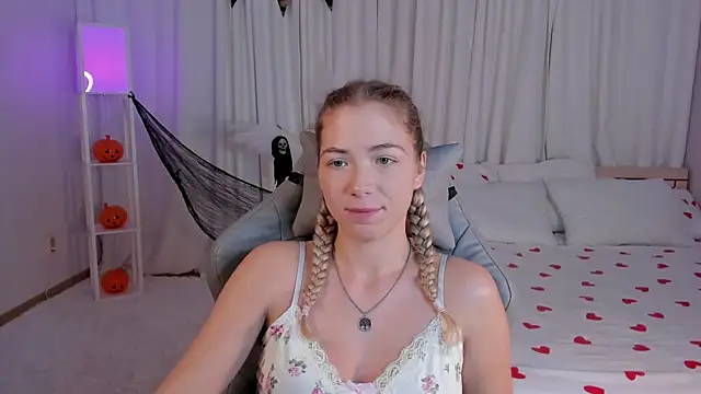 Susan Mimi online show from 10/31/25, 01:39