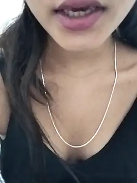 Snapshot of its_queen_divya chatting on 09/19/25, 07:14 its queen divya online show from 09/19/25, 07:14