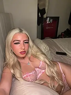 Snapshot of BlondeBetty chatting on 03/08/26, 07:28 BlondeBetty online show from 03/08/26, 07:28