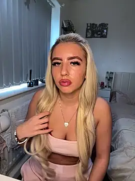 Snapshot of BlondeBetty chatting on 03/24/26, 08:52 BlondeBetty online show from 03/24/26, 08:52