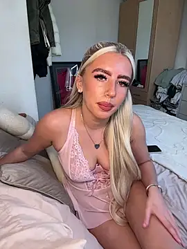 Snapshot of BlondeBetty chatting on 03/26/26, 03:17 BlondeBetty online show from 03/26/26, 03:17