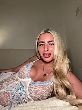 Snapshot of BlondeBetty chatting on 04/04/26, 05:21 BlondeBetty online show from 04/04/26, 05:21