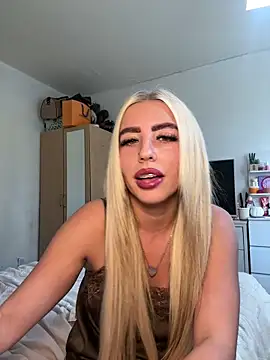 Snapshot of BlondeBetty chatting on 04/14/26, 11:05 BlondeBetty online show from 04/14/26, 11:05