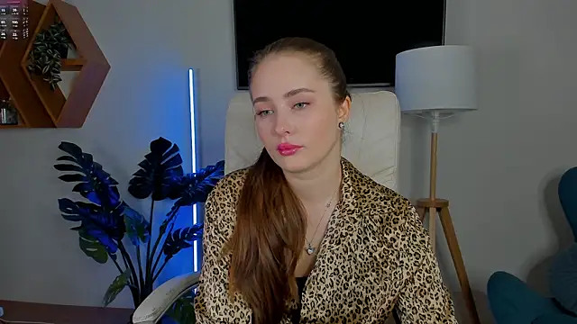 Snapshot of Sweet__Amily chatting on 10/17/25, 12:30 Sweet Amily online show from 10/17/25, 12:30